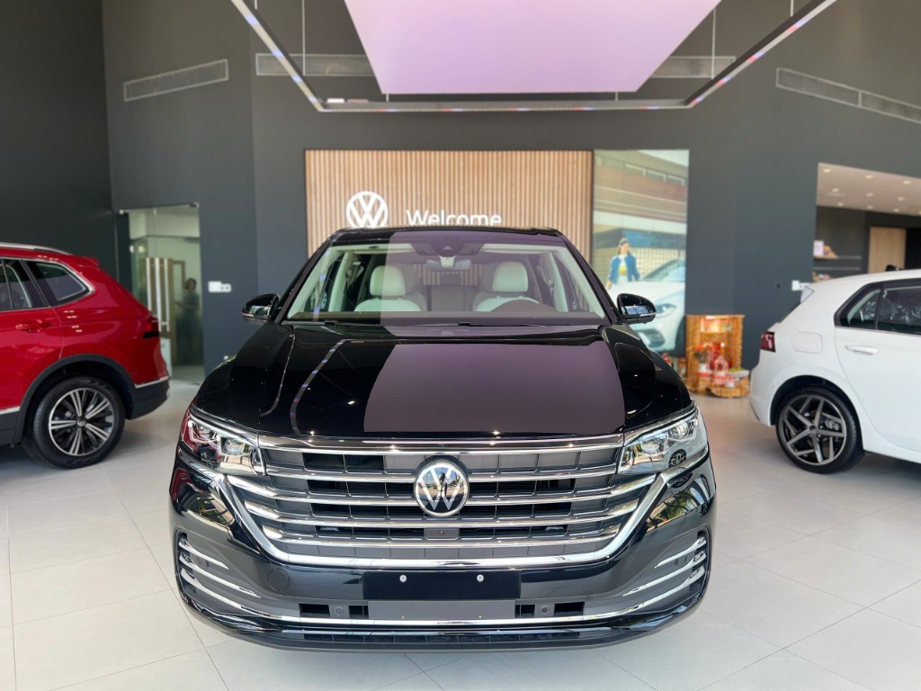 Mặt ca-lăng sang trọng trực diện Volkswagen tại Showroom Cần Thơ